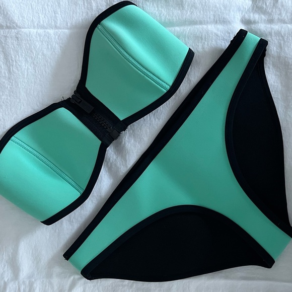 Triangl Bikini - Picture 1 of 4